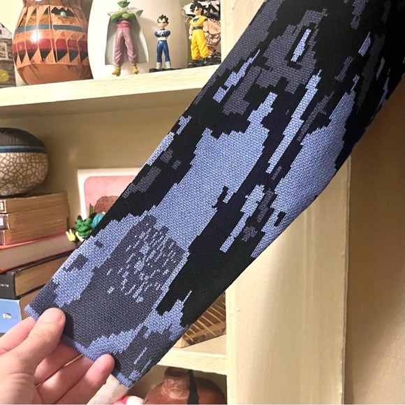 🏷️ totw • black & blue long sleeve sleeve turtleneck with aztec abstract print - Picture 8 of 16